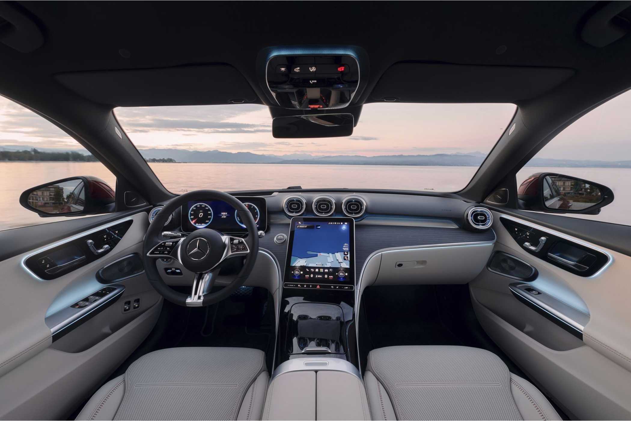 In the cockpit, both the 12.3-inch instrument cluster and the 11.9-inch portrait screen remain.| Photo: Mercedes-Benz