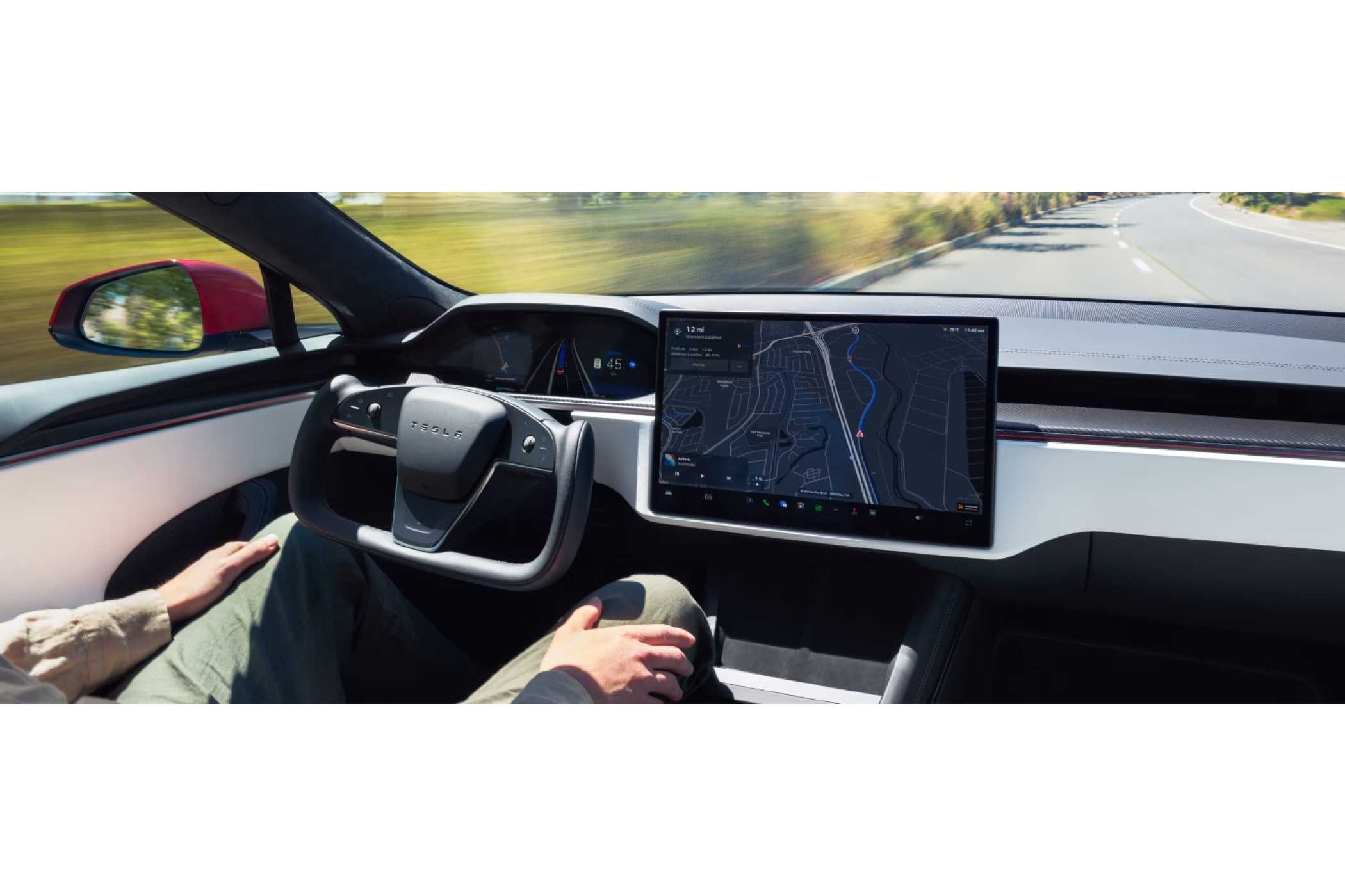 Model S ve X, yarı otonom sürüşte de hafifçe geliştirildi. Yoke direksiyon simidi artık sadece bir seçenek. | Foto: Tesla