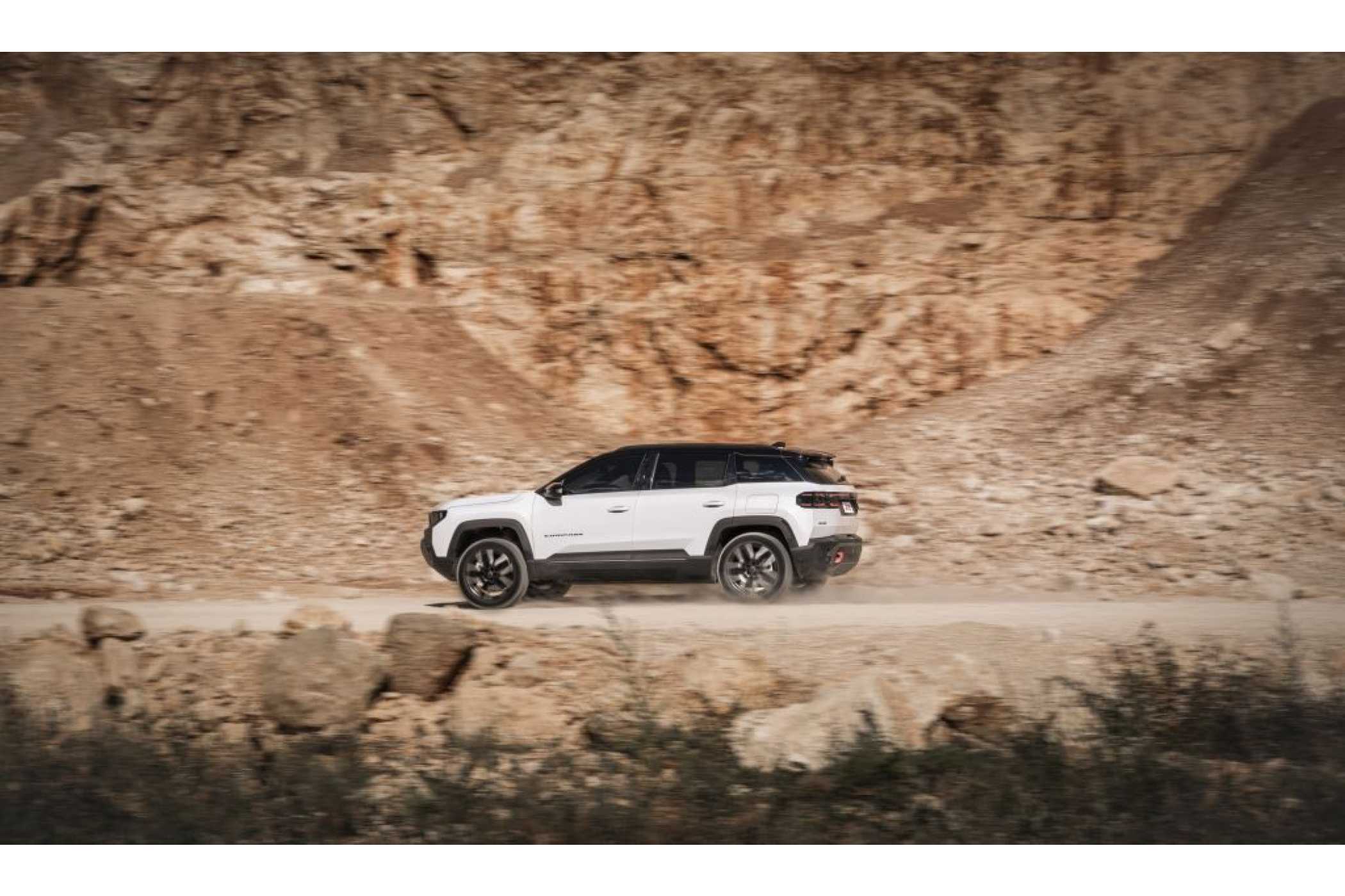Man beachte den kurzen Überhang am Heck. Die Bodenfreiheit wuchs immerhin auf 210 mm. | Foto: Jeep