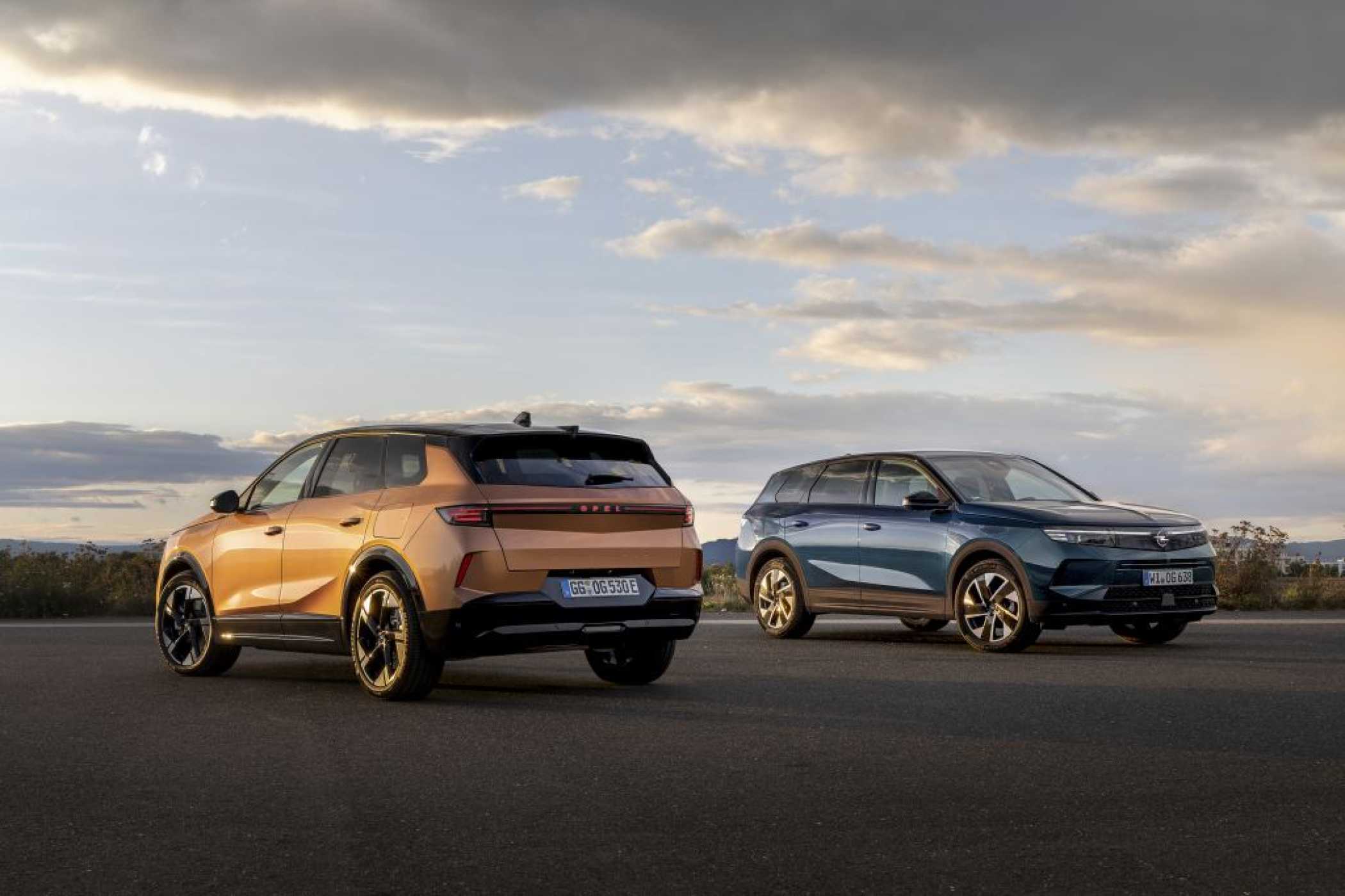 İki ve üç kat: BEV ve HEV'nin ardından bir PHEV, bir Long Range ve bir E-Allrad. | Foto: Opel