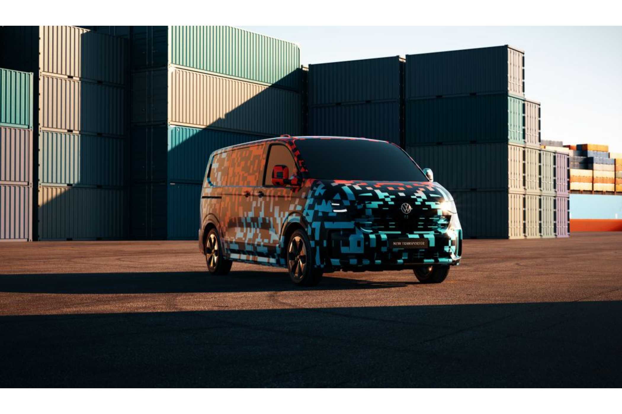 Der neue Transporter peilt klassisch auf gewerbliche Klientel und kommt als Kasten, Pritsche, Kombi und Caravelle. | Foto: VWN