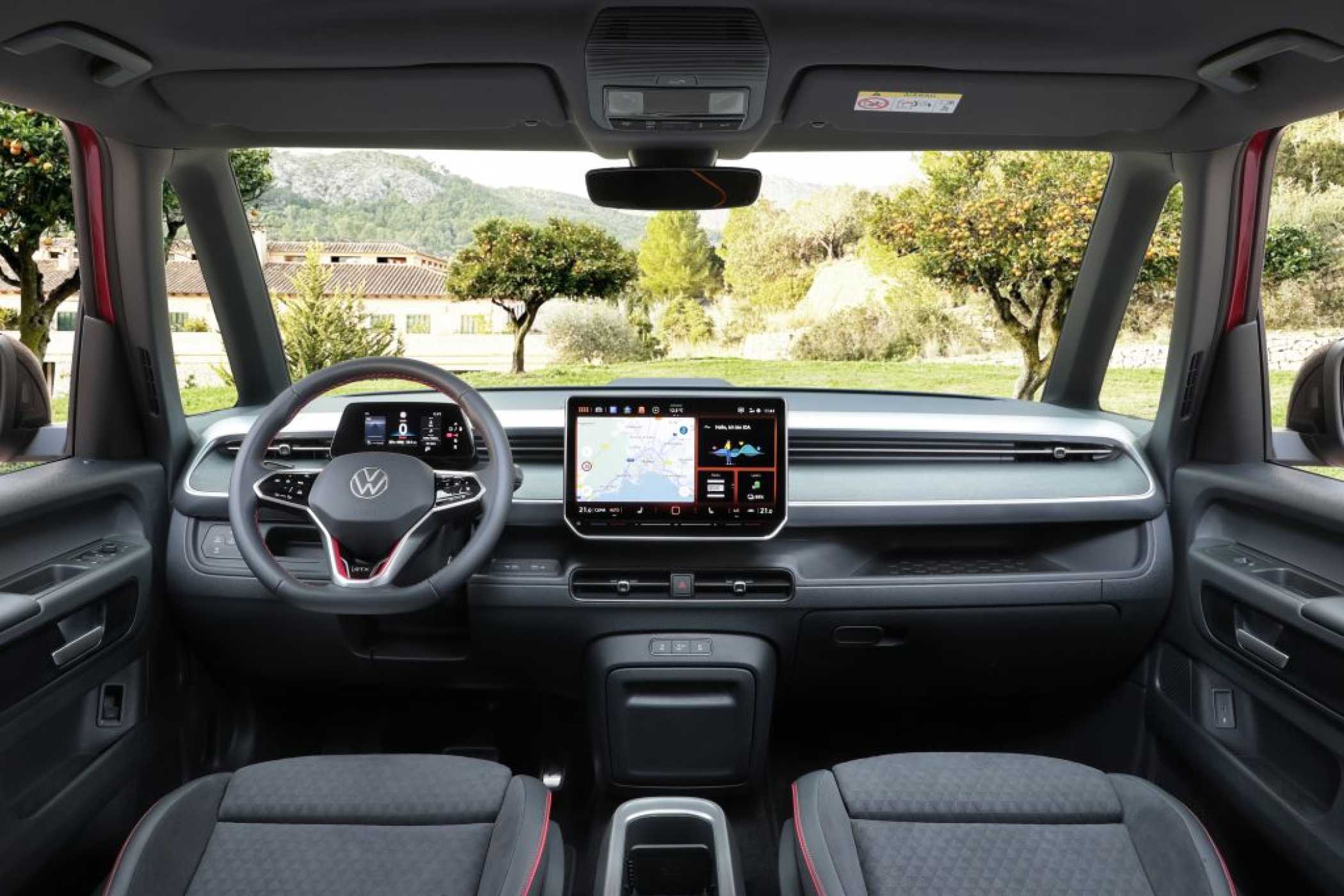 Das Interieur wird im GTI-Stil aufgewertet, wichtiger ist das neue Infotainment. | Foto: VWN