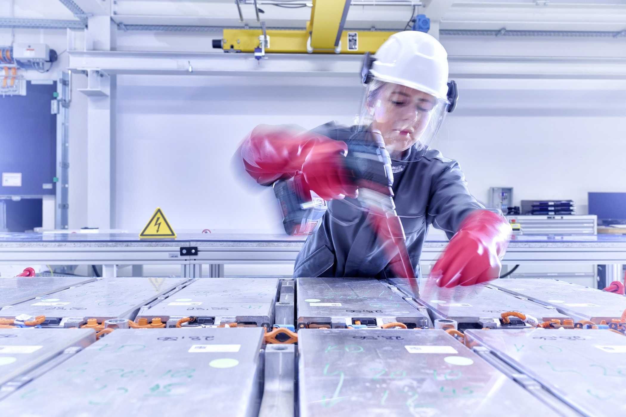 VW fährt seine Akkuproduktion in Salzgitter dezent hoch, aber auch hier hat man keine Kompetenz in Sachen Zellfertigung. (Foto: VW)