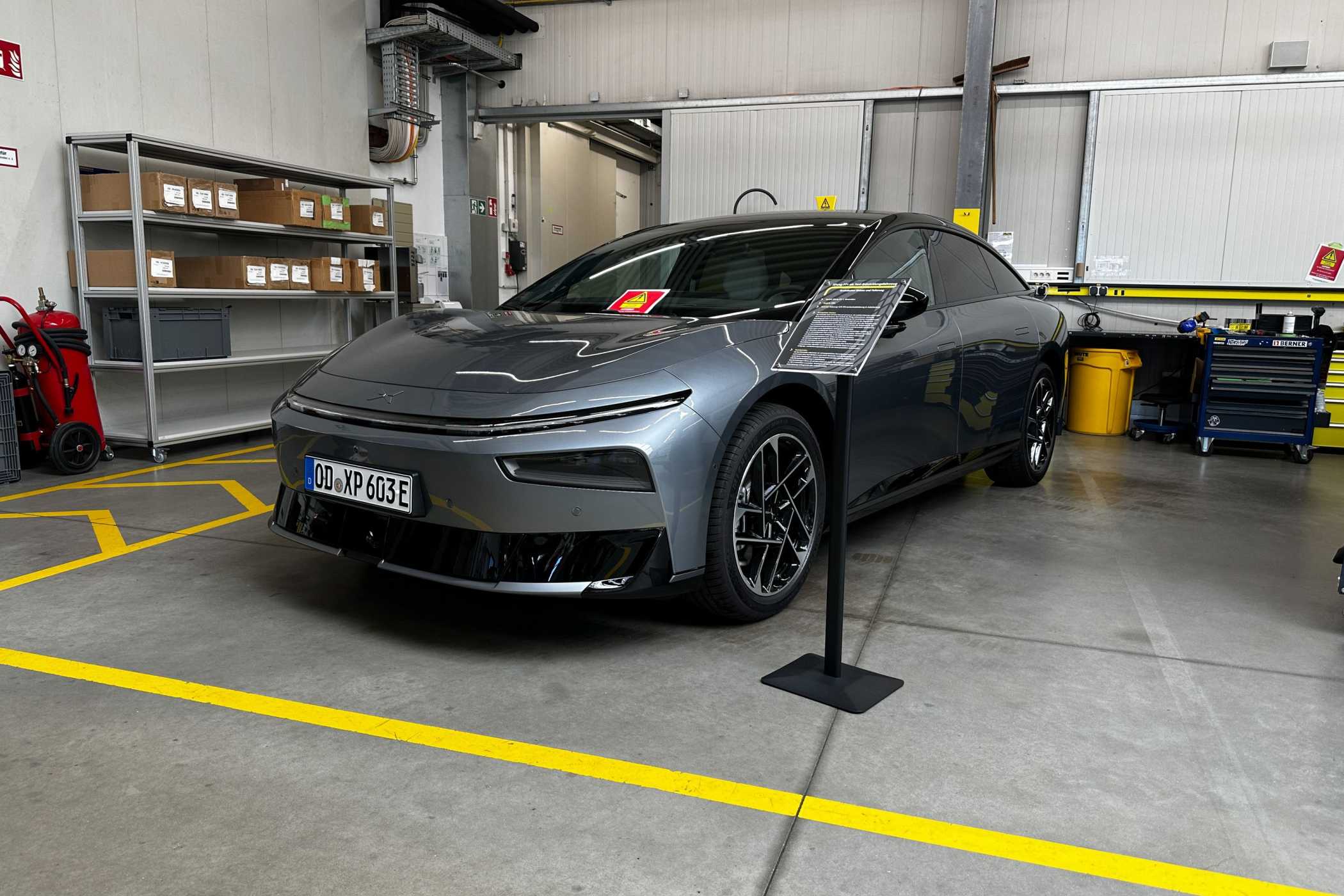 In der Produktionshalle entdeckt: der X-Peng P 7+ wird als Taxi kommen.| Foto: T. Kanzler