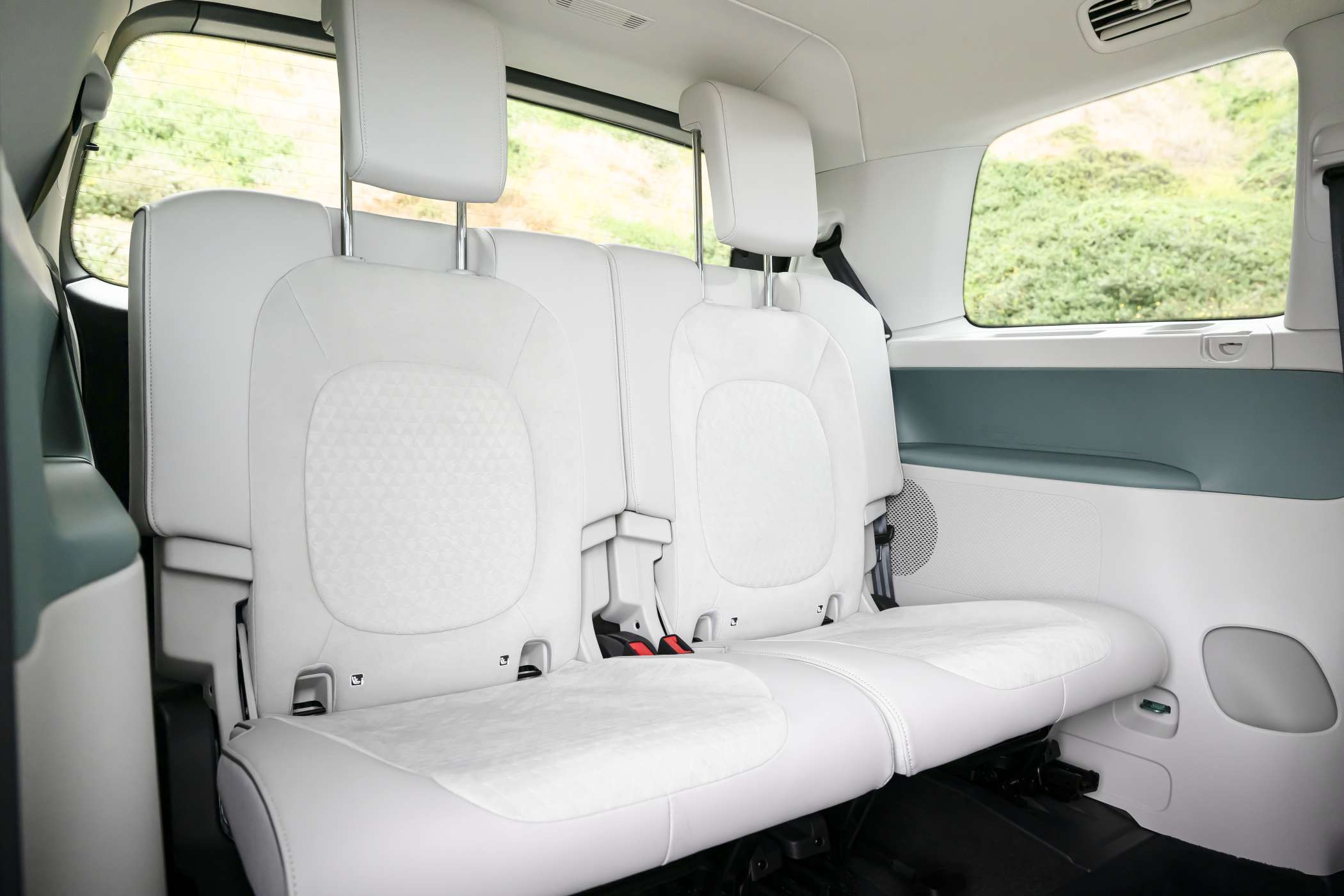 Wie im Caddy Maxi sind die beiden hintersten Sitze Einzelsitze mit weit ausziehbaren Kopfstützen, aber recht niedrigen Lehnen. (Foto: Volkswagen Nutzfahrzeuge)