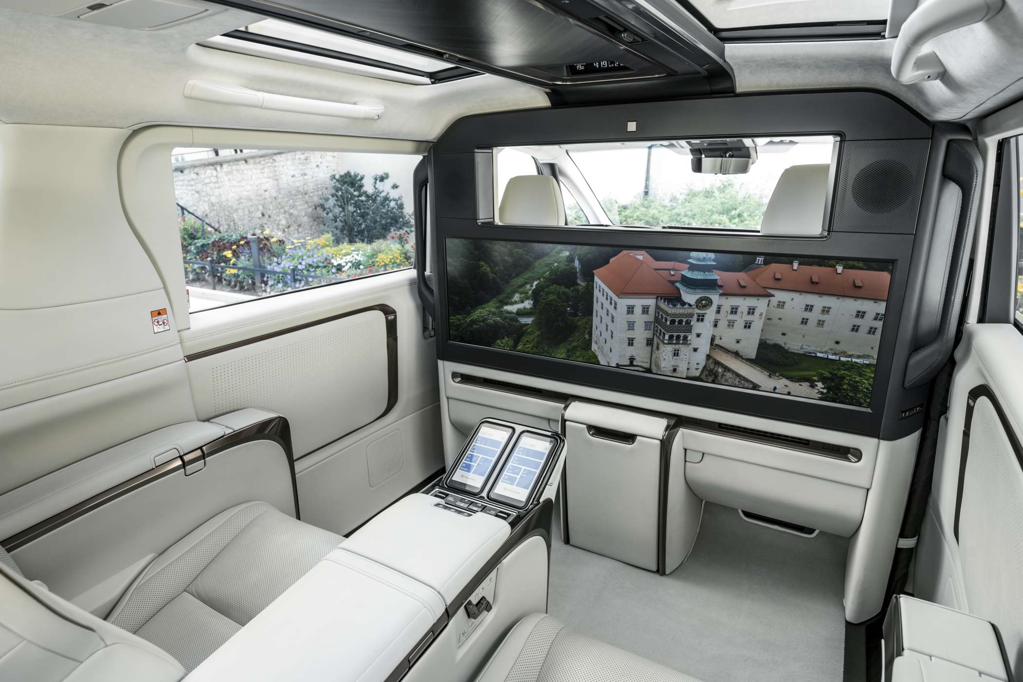 Lexus Shuttle Vip Toyota-Tochter Lexus bringt Hybrid-Shuttle mit bis zu sieben Plätzen ...