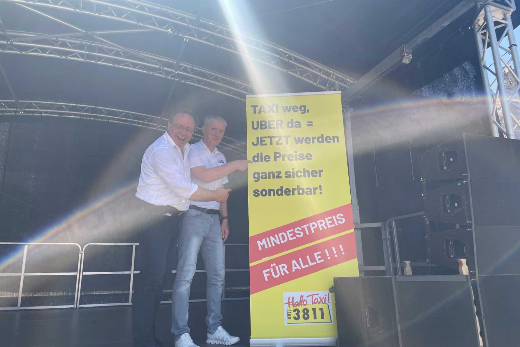 P. Meinhardt (left) and W. Pettau make it clear: Without taxis, mobility will become more expensive in the future! | Photo: Hallo Taxi 3811