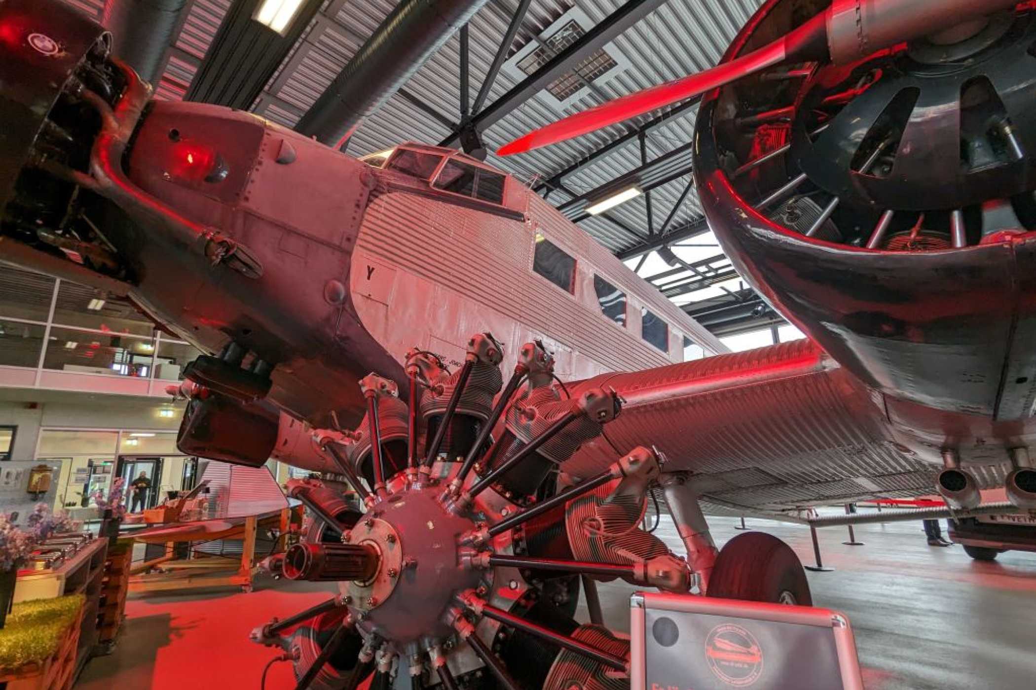 In luftiger Gesellschaft: Der Interstar wurde an der Seite der JU52 präsentiert. (Foto: J. Reichel)