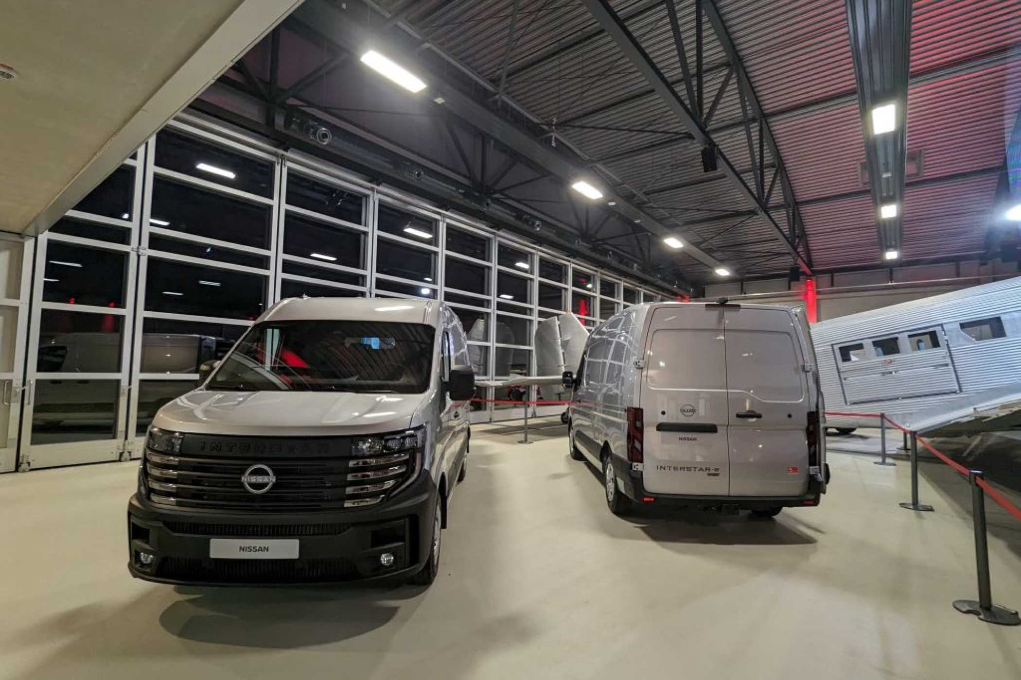 Mit dem Interstar zu den Sternen: Abendstimmung im Hangar 7. (Foto: J. Reichel)