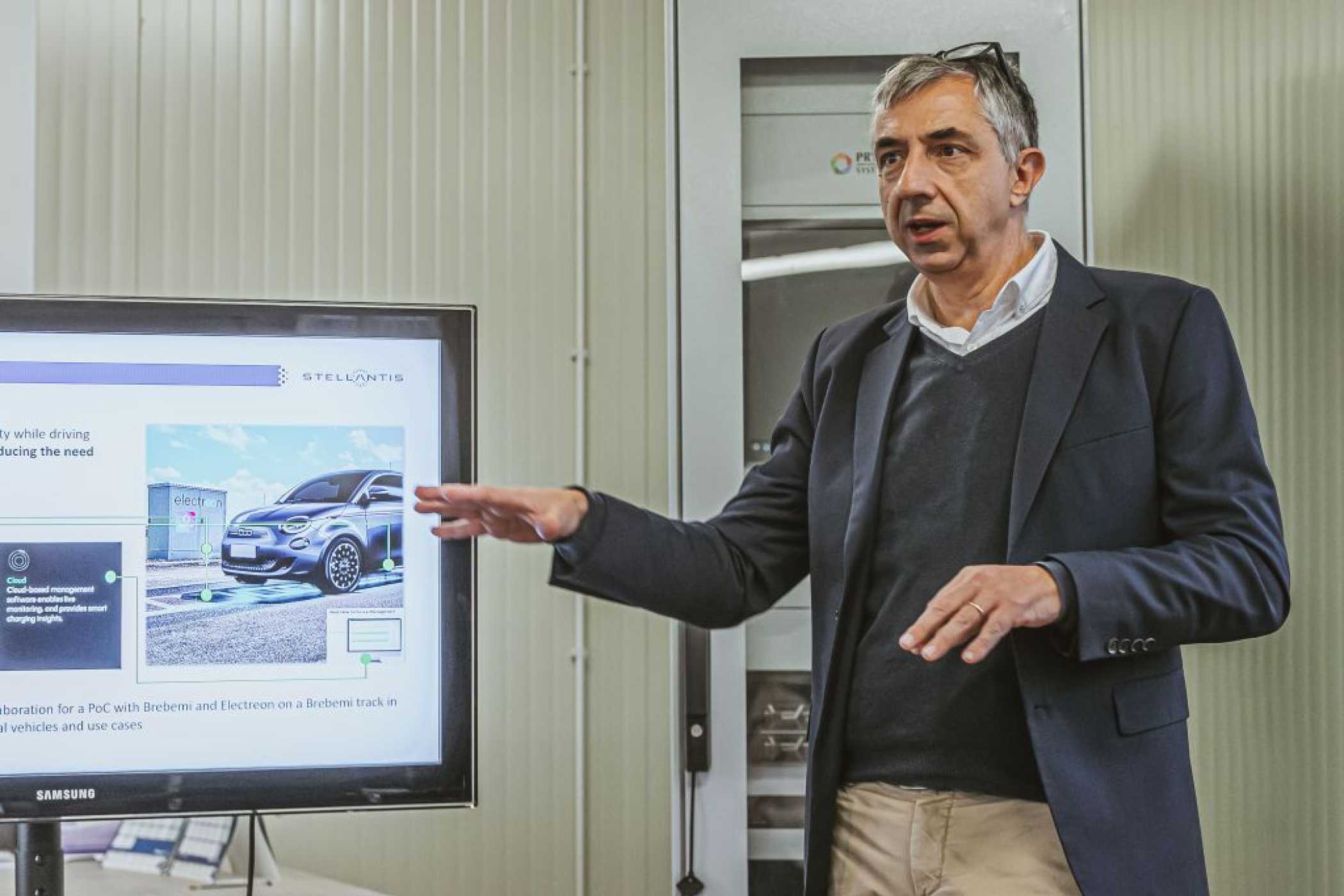 Alles in der cloud: Der Datenfluss erfolgt über die Wolke, wie Gianfranco Romeo erklärt. | Foto: Stellantis