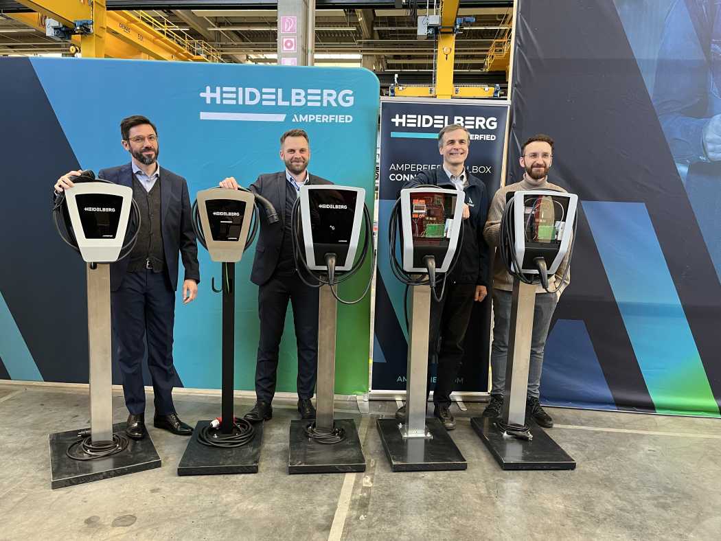 Heidelberg legt nach und lud in die heiligen Hallen: Hinter den Säulen stehen CEO Davide Ghione, Head of Product Management, Florian Franken, CTO Ulrich Grimm und Josip Jovic, Product Manager. (v.l.) | Foto: Heidelberg Ampefied
