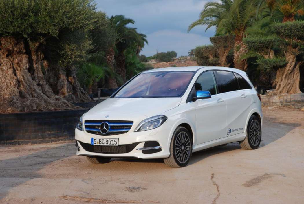 Elektroautos wie die B-Klasse „Electric Drive“ sind noch teuer und kommen nicht weit. Daher wünschen sich viele Kunden wenigstens Zuschüsse vom Staat. (Foto: Dietmar Fund)