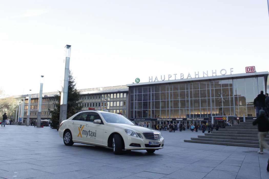 Nach dem Streit um die Bedienung der drei wichtigsten Kölner Bahnhöfe ist mytaxi in der Domstadt erneut ins Gespräch gekommen. (Foto: Intelligent Apps)