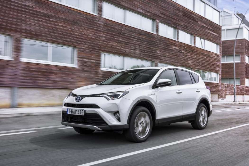 Der RAV4 könnte besonders mit Hybridantrieb eine interessante Alternative zu Limousinen werden. (Foto: Toyota)