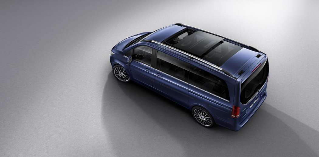 Das Glasdach der V-Klasse Exclusive ist 1,90 Meter lang und 1,12 Meter breit. (Foto: Mercedes-Benz)