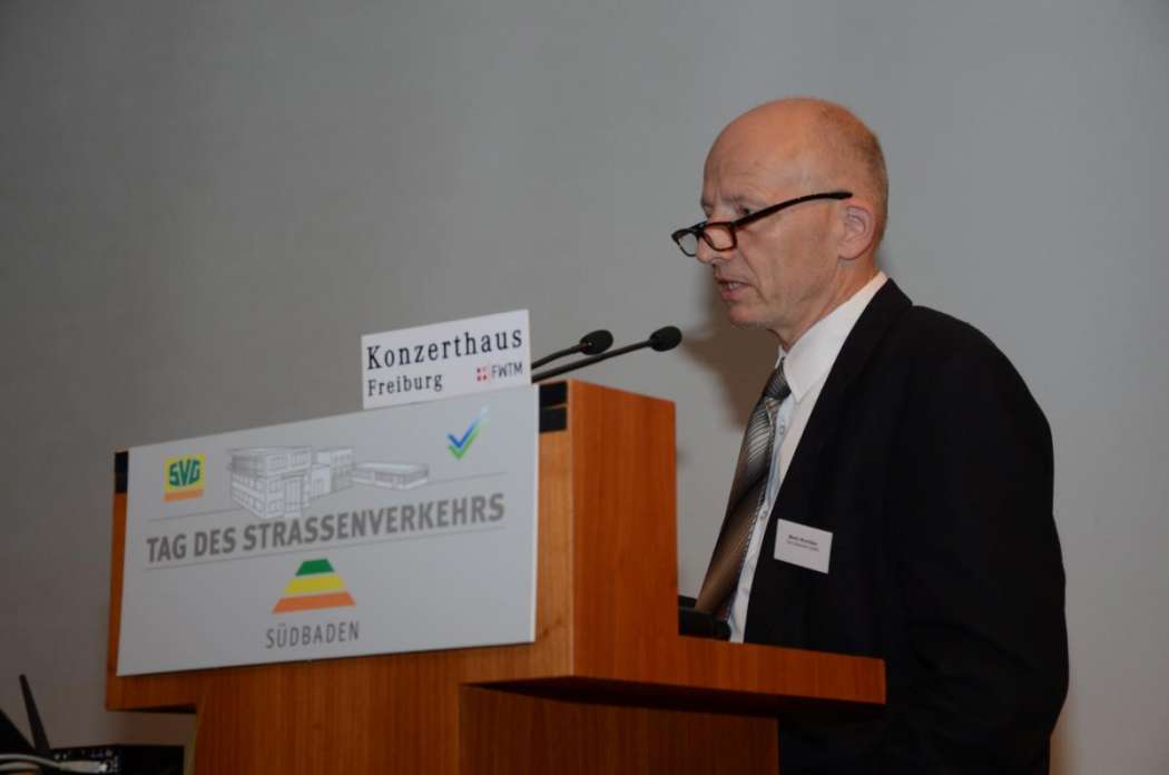 Martin Wohlleber vermutet, dass einige Fahrzeughersteller das neue Eichrecht dazu nutzen wollen, ihre eigenen Taxi-Einbauten zu forcieren. (Foto: Dietmar Fund)