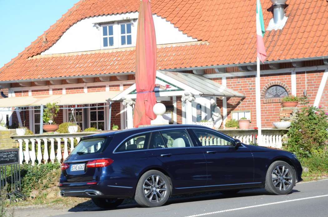 Fahrgäste haben im neuen T-Modell viel Platz, der Kofferraum leidet kaum unter der sportlicheren Linie. (Foto: Dietmar Fund)