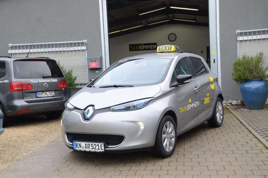 Die neue pauschale Batteriemiete könnten gewerbliche Vielfahrer wie Taxi-Simmen in Radolfzell leider nicht in Anspruch nehmen. (Foto: Dietmar Fund)