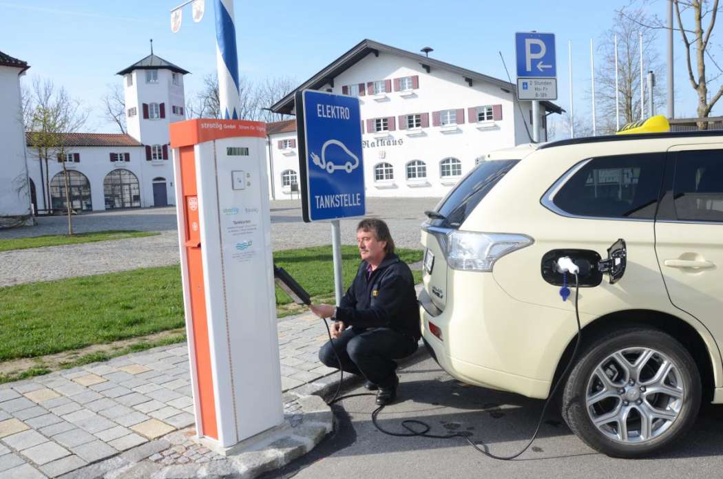 Die Verkehrsminister der Länder begrüßen den Ansatz des Bundes, an Ladesäulen einheitliche Anschlüsse zu schaffen. (Foto: Dietmar Fund)