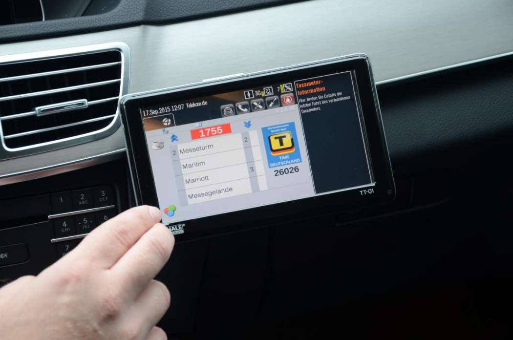 Weil viele Taxifahrer mobile Endgeräte während der Fahrt bedienen müssen, könnte der Arbeitskreis zu den Smartphones für sie wichtige Erkenntnisse bringen. (Foto: Dietmar Fund)