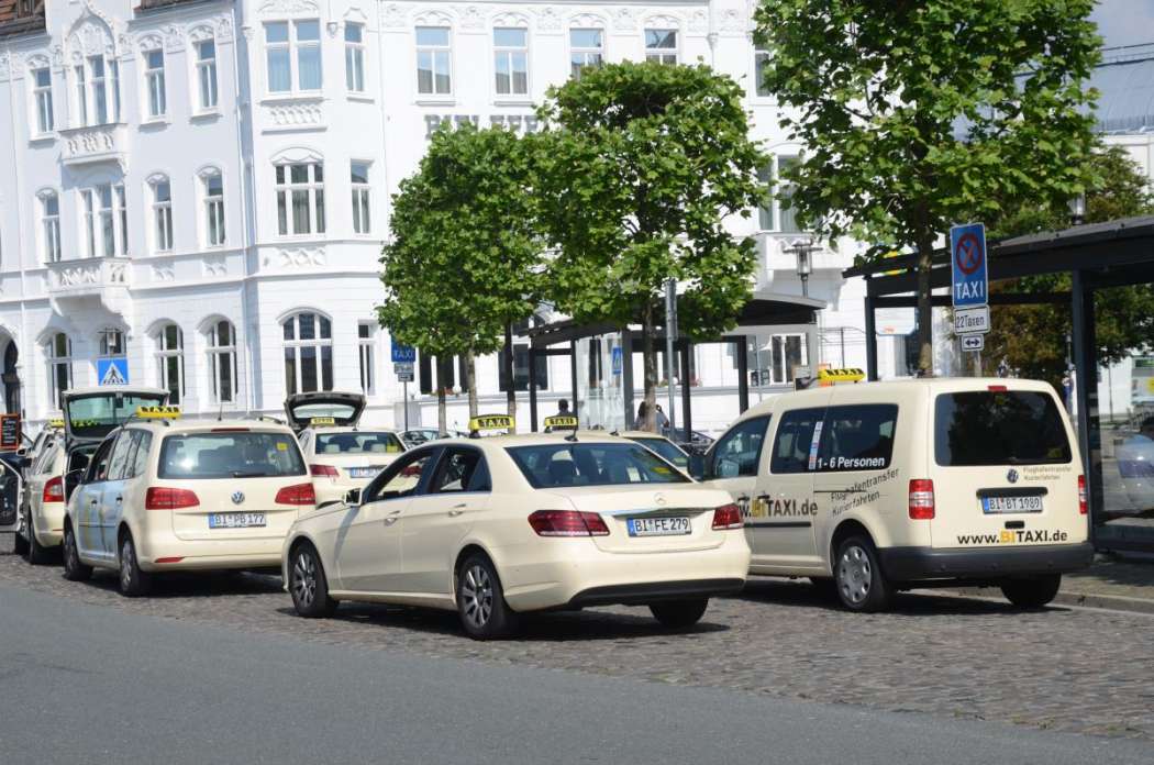 In Bielefeld will die Unternehmer-Initiative FairTaxi versuchen, gute Leute als Fahrer zu gewinnen und auszubilden. (Foto: Dietmar Fund)