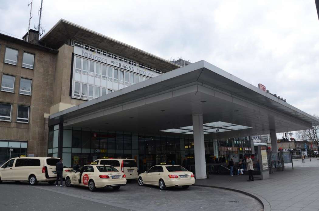 Nicht nur in Essen (Foto) setzt sich langsam die Erkenntnis durch, dass Taxizentralen die Zusammenarbeit mit der App mytaxi nicht verbieten dürfen. (Foto: Dietmar Fund)