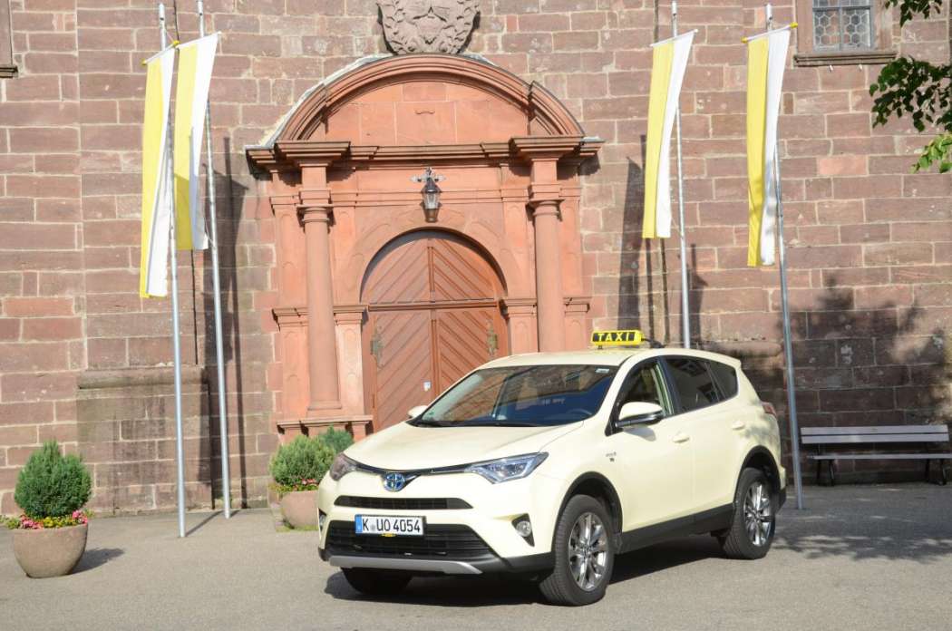 Toyota subventioniert das Taxi-Paket nun für alle Varianten des RAV4. (Foto: Dietmar Fund)