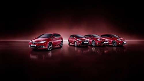 Die neue Lackierung „Tokiorot perleffekt“ ist für Taxiunternehmer uninteressant, während es für den Auris Touring Sports eine interessante neue Serienausstattung gibt. (Foto: Toyota)