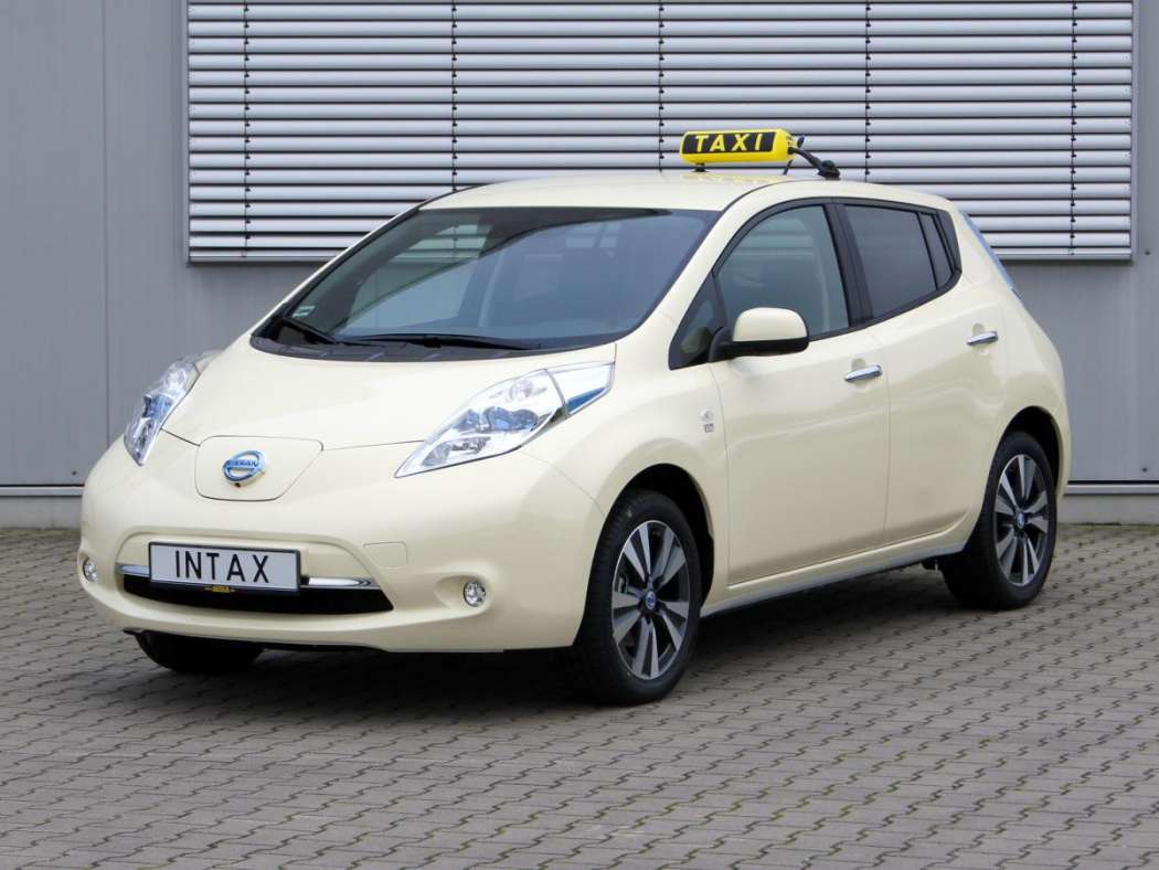 Der Nissan Leaf ist eines von drei aktuellen als Taxi zulassungsfähigen Elektrofahrzeugen am Markt. (Foto: Intax)
