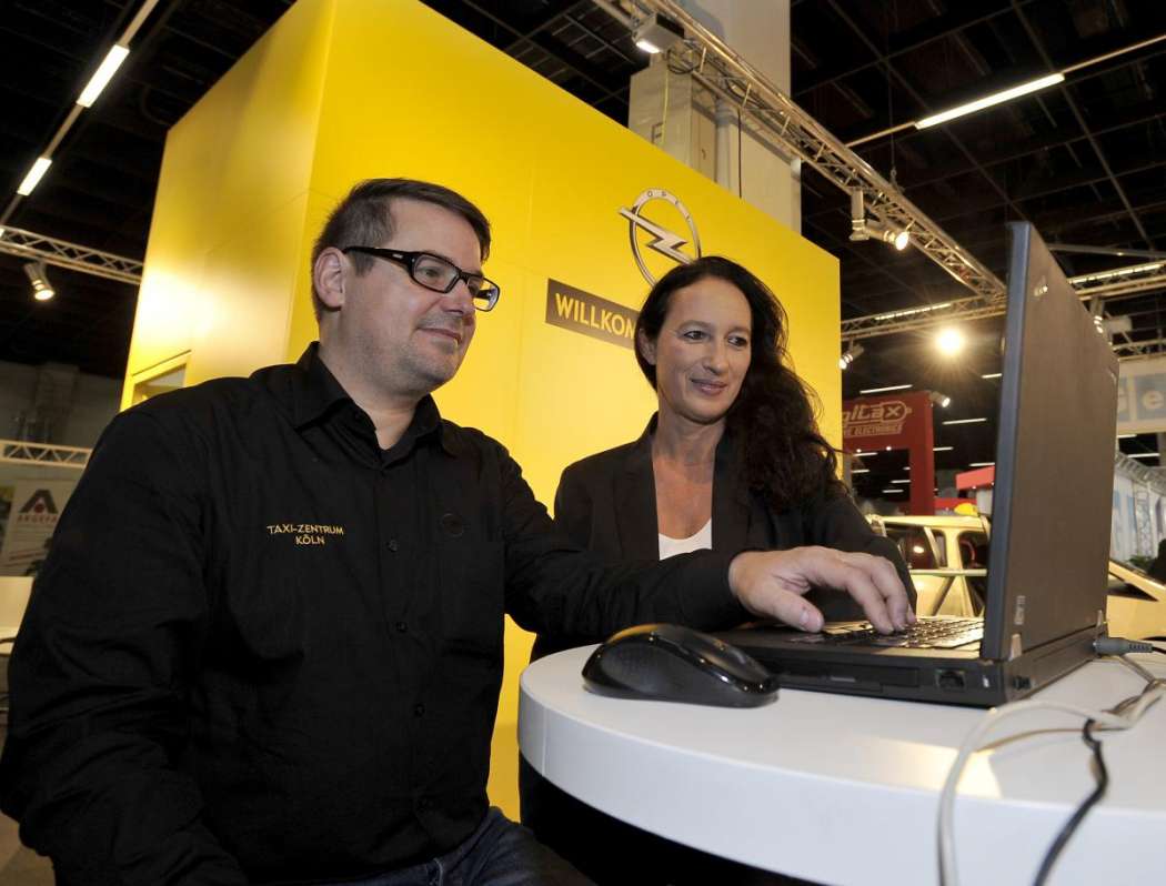 Die Channel-Managerin Taxi, Susanne Schäfer, verweist bei Taxi-Anfragen gerne an Spezialisten wie Kai Rosselnbruch von Opel-Bauer in Köln. (Foto: Werner Kuhnle)