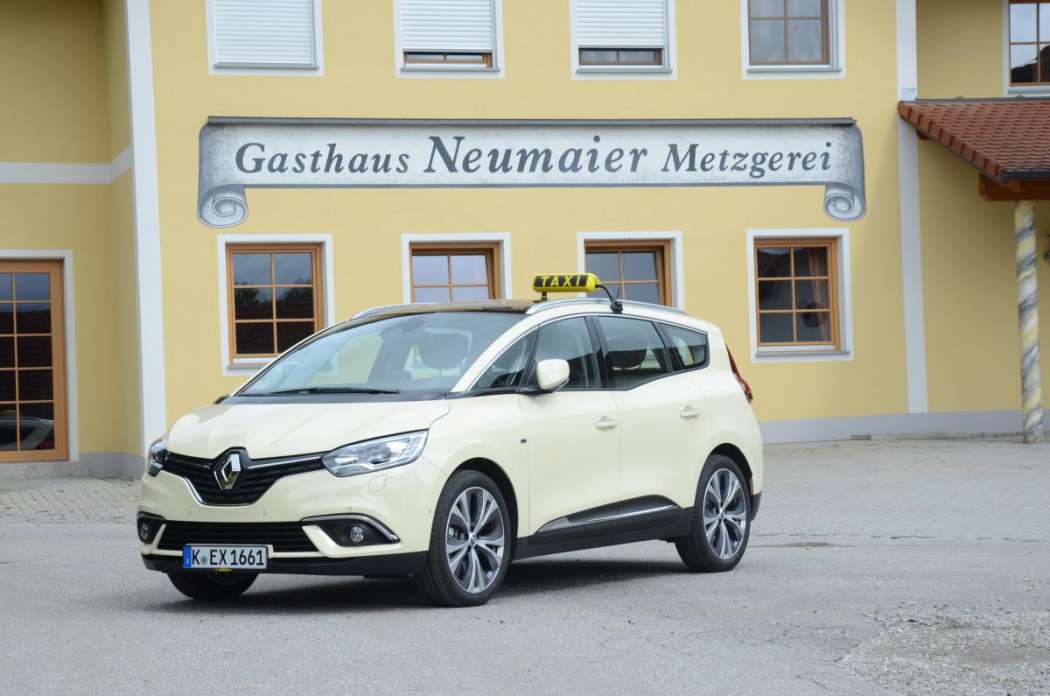 Der sparsame Renault Grand Scénic bietet sensiblen Taxifahrern einen hohen Fahrkomfort. (Foto: Dietmar Fund)
