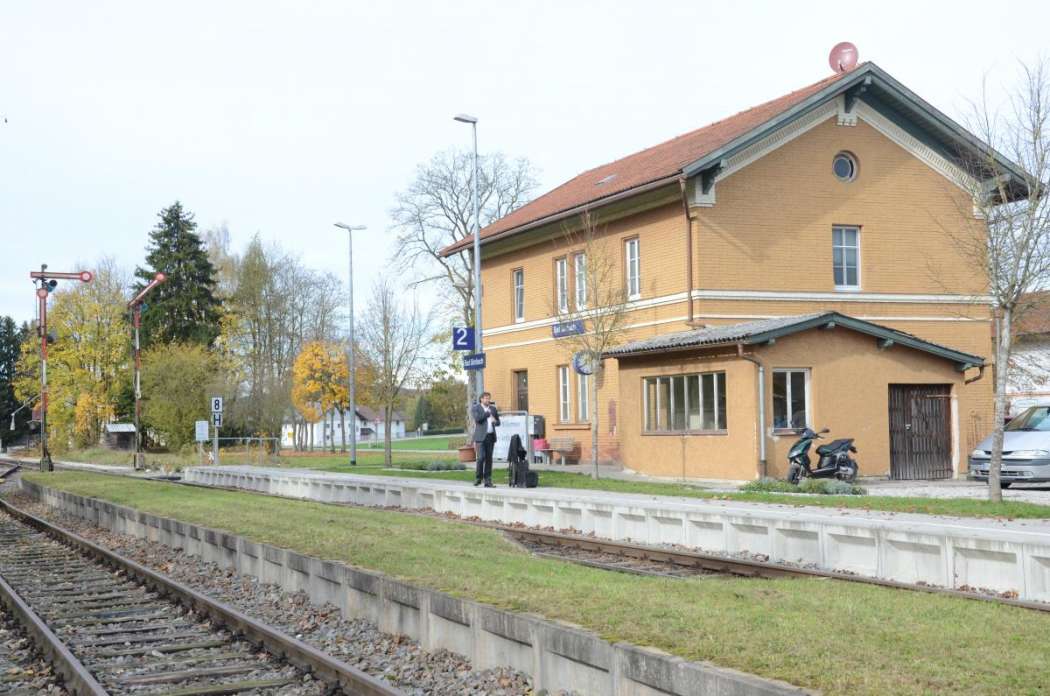 Der Rufbus Bad Birnbach (RUBI) soll in erster Linie den Bahnhof Bad Birnbach an die Teilorte anbinden. (Foto: Dietmar Fund)