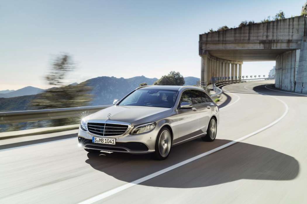 Das T-Modell der „neuen“ C-Klasse sieht dem der aktuellen E-Klasse zum Verwechseln ähnlich. (Foto: Daimler AG)
