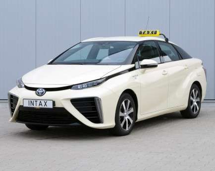 Toyota will mit dem BZP zusammen an umweltfreundlichen Taxikonzepten arbeiten, für die es heute schon das Wasserstoff-Taxi Mirai gibt. (Foto: INTAX)