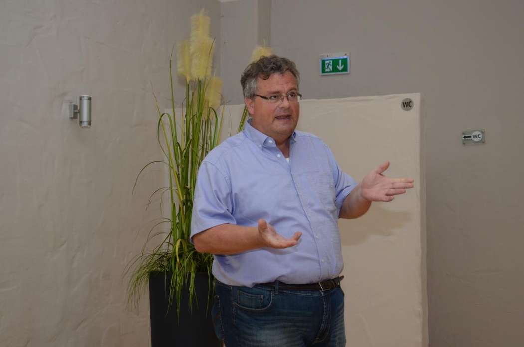 Karsten Mai sprach sehr plastisch über die Anforderungen, die der Datenschutz jetzt an Taxibetriebe stellt. (Foto: Dietmar Fund)