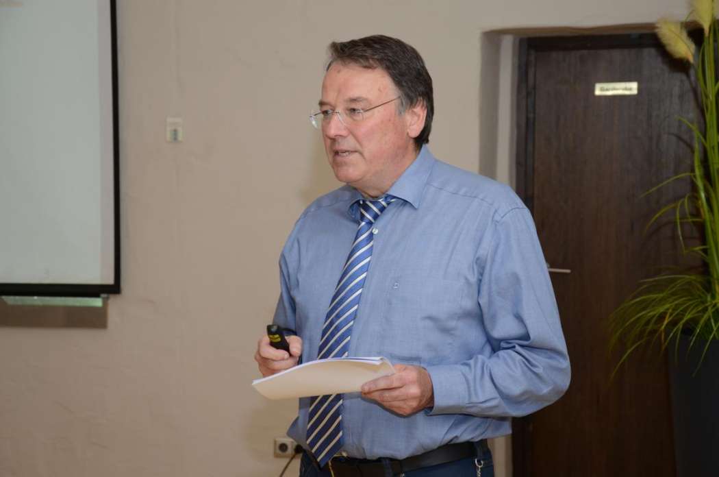 Gunther Zimmermann arbeitet an Materialien, die Mitgliedern beim Datenschutz in ihren Betrieben helfen. (Foto: Dietmar Fund)