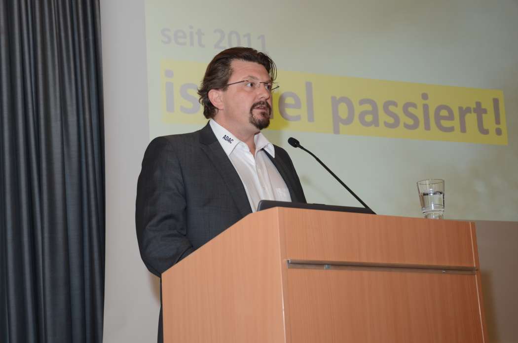 Dipl.-Ing. Jürgen Hildebrandt vom ADAC Nordbayern traf interessante Aussagen zu Eco-Taxis. (Foto: Dietmar Fund)