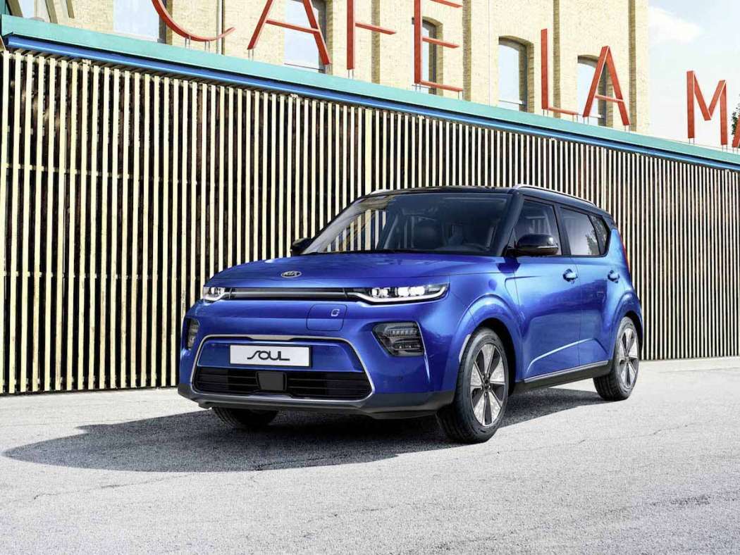 Der neue e-Soul hat 17-Zoll-Leichtmetallfelgen und serienmäßig LED-Scheinwerfer. (Foto: Kia)