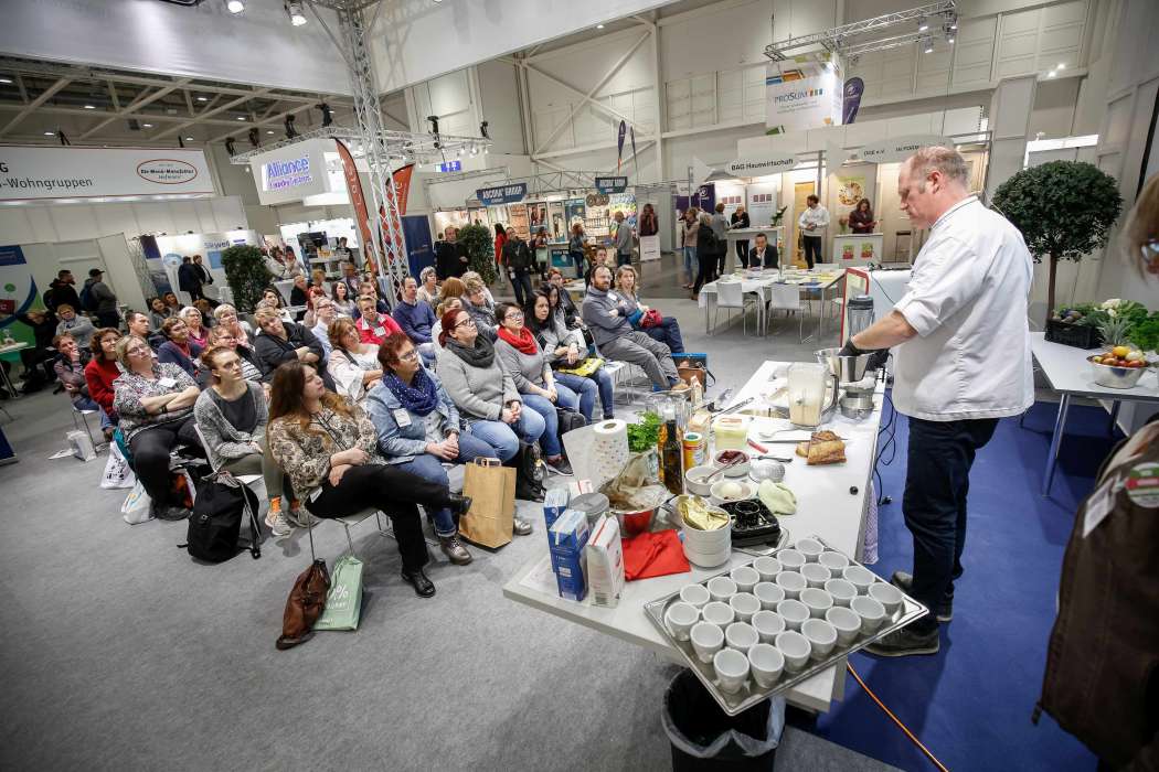 Auf der Messe „Altenpflege“ gibt es auch Vorträge, bei den Taxi- und Mietwagenunternehmer Anregungen für den Umgang mit Senioren als Fahrgästen bekommen. (Foto: Altenpflege Messe)