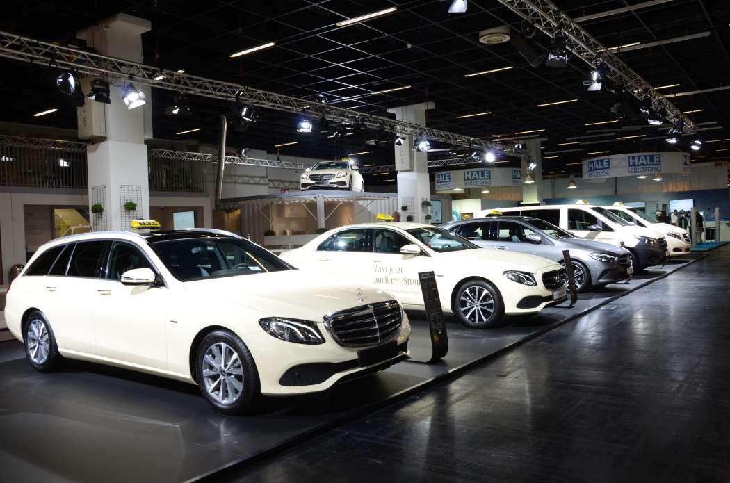 Auf der Europäischen Taximesse wurden die recht teuren Plug-in-Hybride als Taxi gezeigt, jetzt rollen sie langsam an. (Foto: Dietmar Fund)