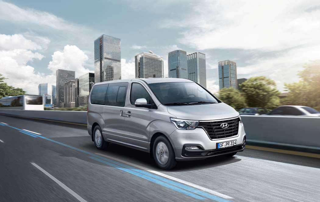 Der Hyundai H-1 Travel bekam als Unterscheidungsmerkmal einen neu gestalteten Bug. (Foto: Hyundai)