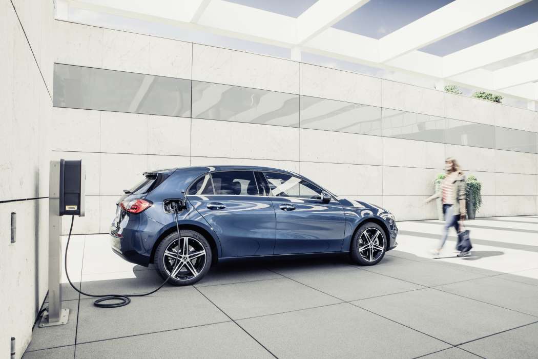 Nach der A-Klasse (Foto) soll auch die B-Klasse, zu der es noch keine Fotos gibt, noch 2019 auch als Plug-in-Hybrid namens B 250 e auf den Markt kommen. (Foto: Dietmar Fund)