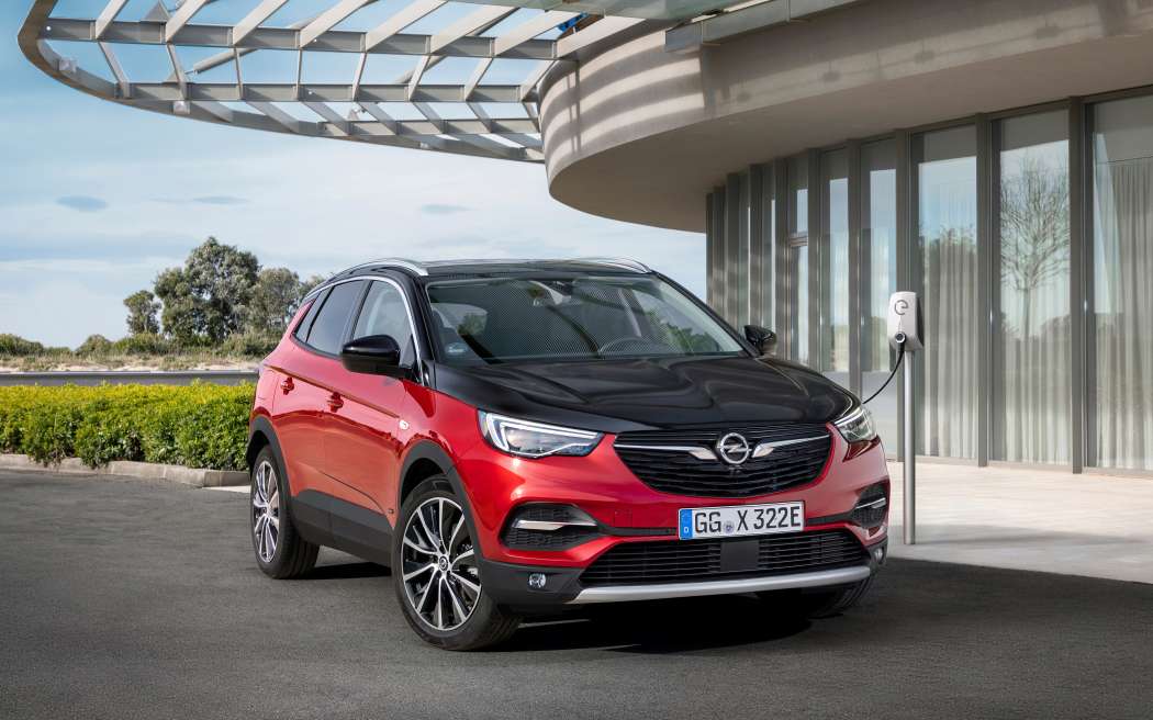 Opel stellt den allradgetriebenen Plug-in-Hybriden des Grandland X auf der IAA aus. Der Grandland X wird seit dem 28. August 2019 auch in Eisenach gebaut. (Foto: Opel)
