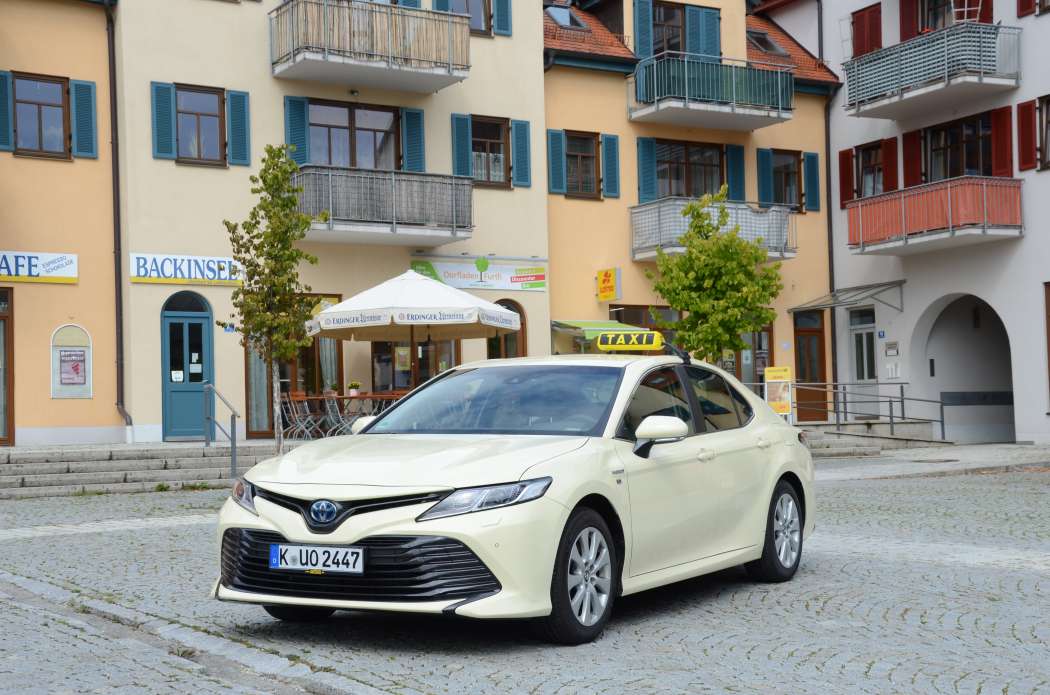 Der Toyota Camry Hybrid ist von Haus aus gut ausgestattet. (Foto: Dietmar Fund)