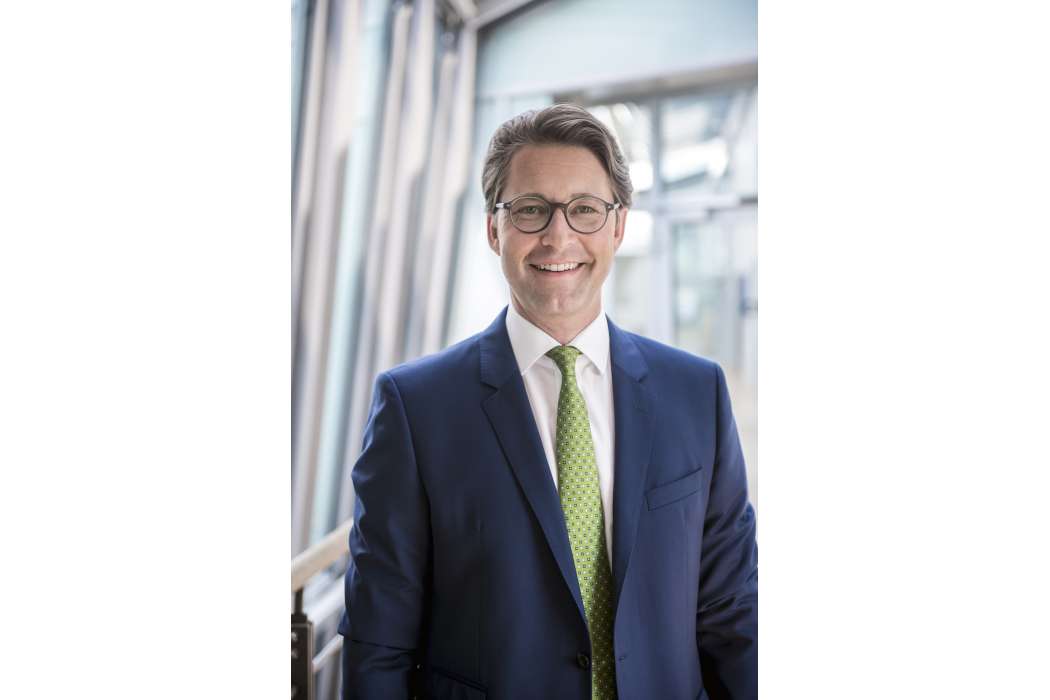 Der Bundesminister für Verkehr und digitale Infrastruktur (BMVI), Andreas Scheuer, könnte sich in Sachen Rückkehrpflicht für Mietwagen doch noch als lernfähig erweisen. (Foto: BMVI)