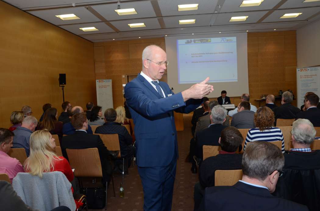 Prof. Dr. Bernd Schiefer hat schon 2018 abwechslungsreich und gut verständlich über das Arbeitsrecht informiert. (Foto: Dietmar Fund)