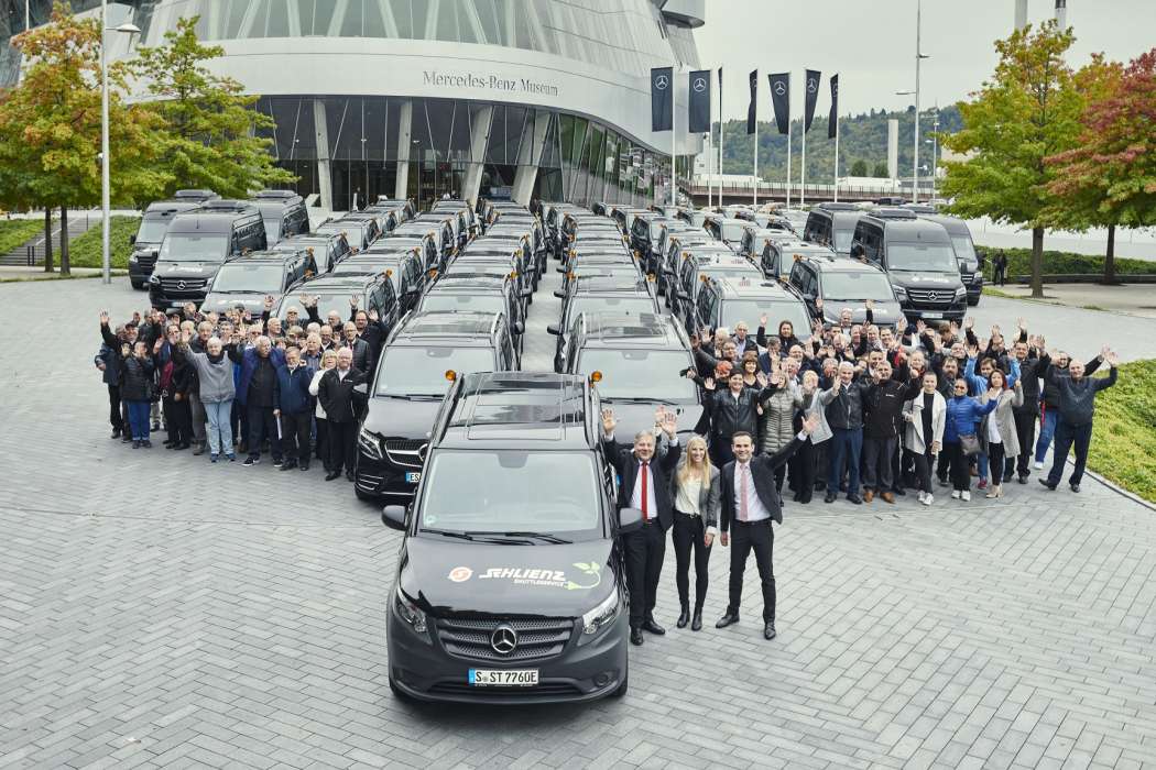 Bei einer solchen Menge an neuen Vans kommt natürlich der Werksfotograf, der sicher eine ganze Weile rangieren lassen musste. (Foto: Mercedes-Benz Vertrieb Deutschland)