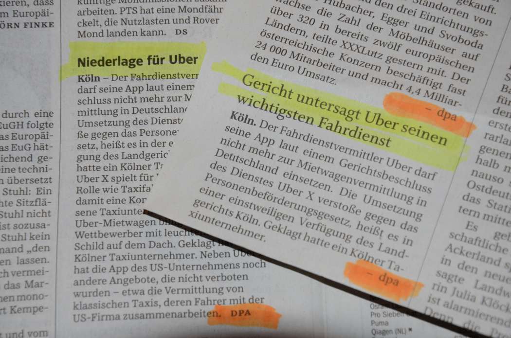Die Süddeutsche Zeitung (l.) und die Passauer Neue Presse waren nicht die einzigen Tageszeitungen, die am 24. Oktober über einen Sachverhalt vom Juli berichteten. (Foto: Dietmar Fund)