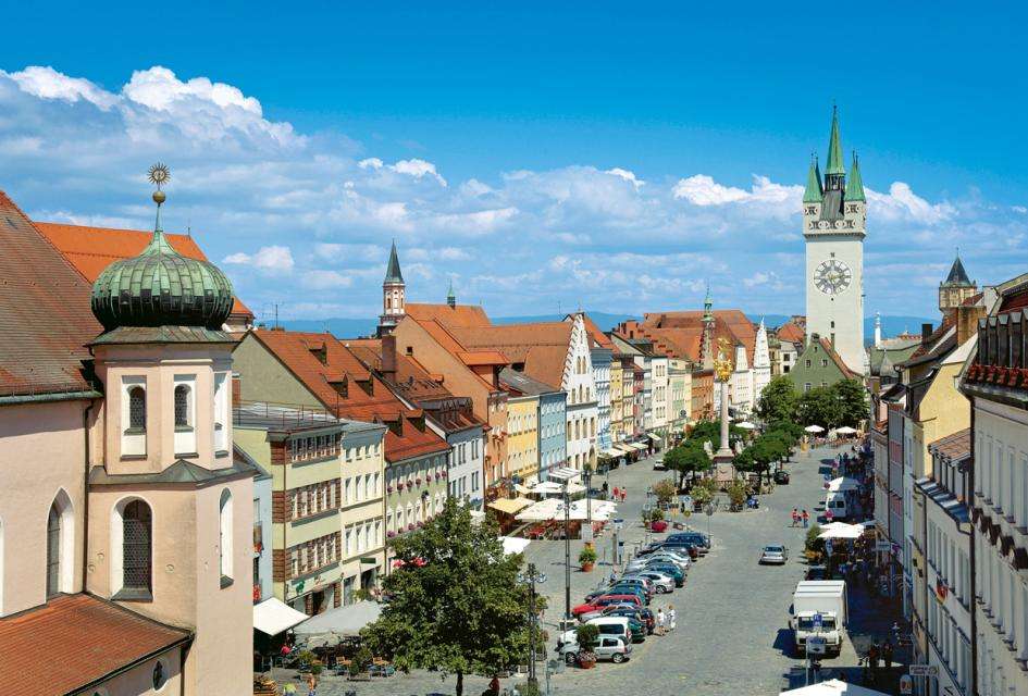 Die Stadt Straubing und der Landkreis Straubing-Bogen haben für die Taxi-Bus-Linie einen Kooperationsvertrag geschlossen. (Foto: Stadt Straubing)