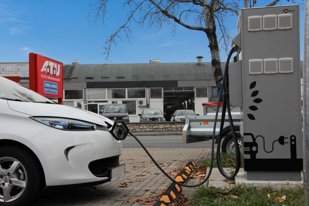 A.T.U stellt sich mit Stromtankstellen bereits auf die Elektromobilität ein. (Foto: A.T.U)